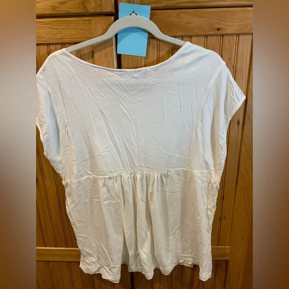 Gloria Vanderbilt White Top with Blue Embroidery - Picture 3 of 3